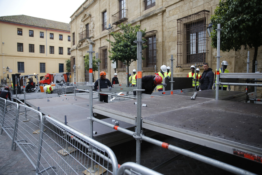 Montaje de los palcos de la carrera oficial, en una imagen de archivo. Foto: Diócesis de Córdoba