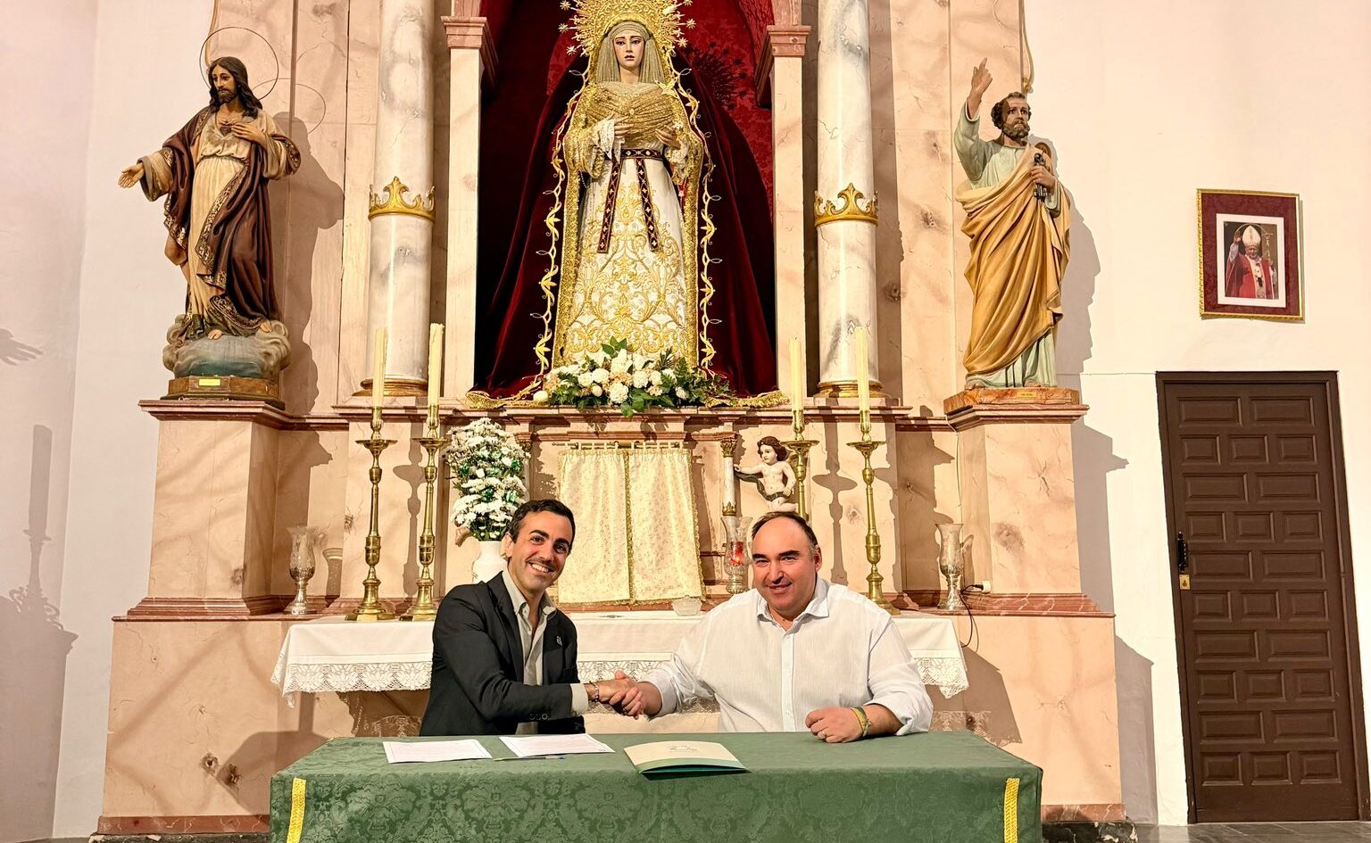 Firma del acuerdo. Foto Banda de la Esperanza